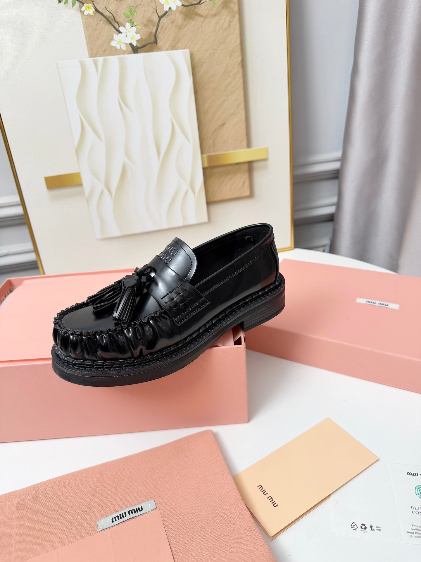 ЖІНОЧІ ЛОФЕРИ MIUMIU 26S ЗІ ШКІРИ ТЕЛЯТИ ЧОРНОГО КОЛЬОРУ З КИТИЦЯМИ