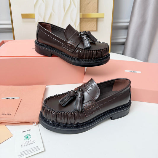 Лофери MIUMIU 26S TASSEL З ТЕМНО-КОРИЧНЕВОЇ ТЕЛЯЧОЇ ШКІРИ З КИТИЦЯМИ