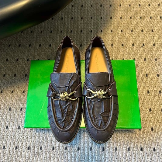 BOTTEGA VENETA ЛОФЕРИ 26S З ТЕМНО-КОРИЧНЕВОЇ ОВЕЧОЇ ШКІРИ ІЗ ЗОЛОТИСТОЮ ФУРНІТУРОЮ