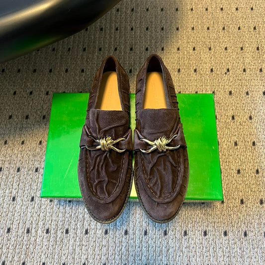 ЛОФЕРИ BOTTEGA VENETA 26S З ТЕМНО-КОРИЧНЕВОЇ ЗАМШІ ІЗ ЗОЛОТОЮ ФУРНІТУРОЮ