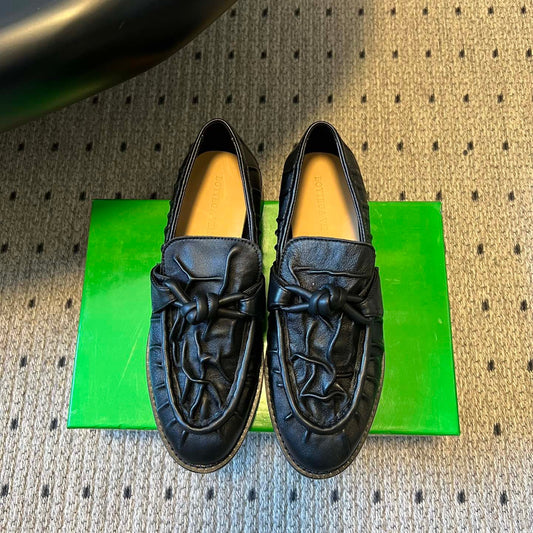ЛОФЕРИ BOTTEGA VENETA 26S З ЧОРНОЇ ОВЕЧОЇ ШКІРИ