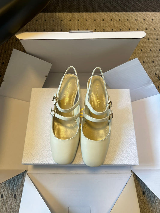 DIOR 26S ЧЕРЕВИКИ-СЛІНГБЕКИ CHERIE 45 ММ З ТЕЛЯЧОЇ ШКІРИ КРЕМОВО-БІЛОГО КОЛЬОРУ ІЗ ЗОЛОТИСТОЮ ФУРНІТУРОЮ