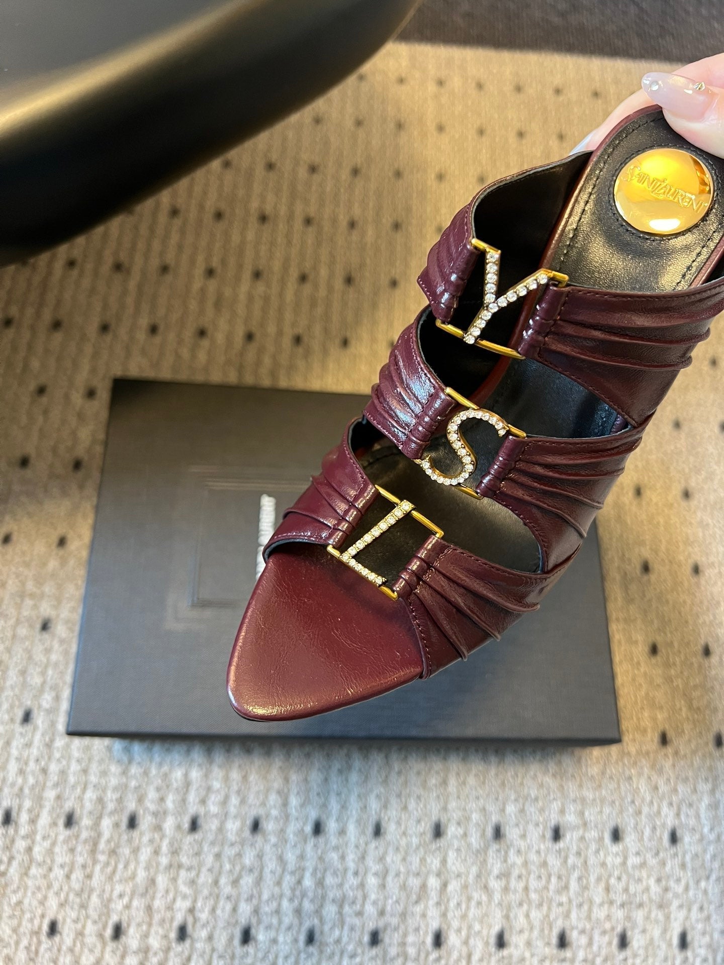 Босоніжки YSL на підборах 100 мм з темно-коричневої шкіри ягняти 26S