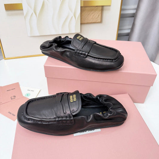 MIUMIU 26S ЛОФЕРИ RUCHES З ЧОРНОЇ ОВЕЧОЇ ШКІРИ