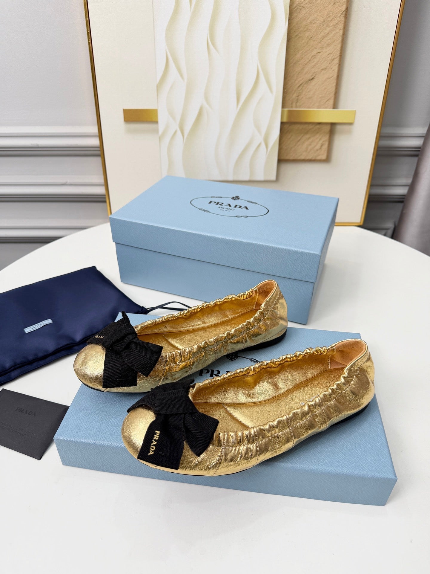 БАЛЕТКИ PRADA 26S ЗІ ШКІРИ ТЕЛЯТИ З БАНТОМ ЗОЛОТОГО КОЛЬОРУ