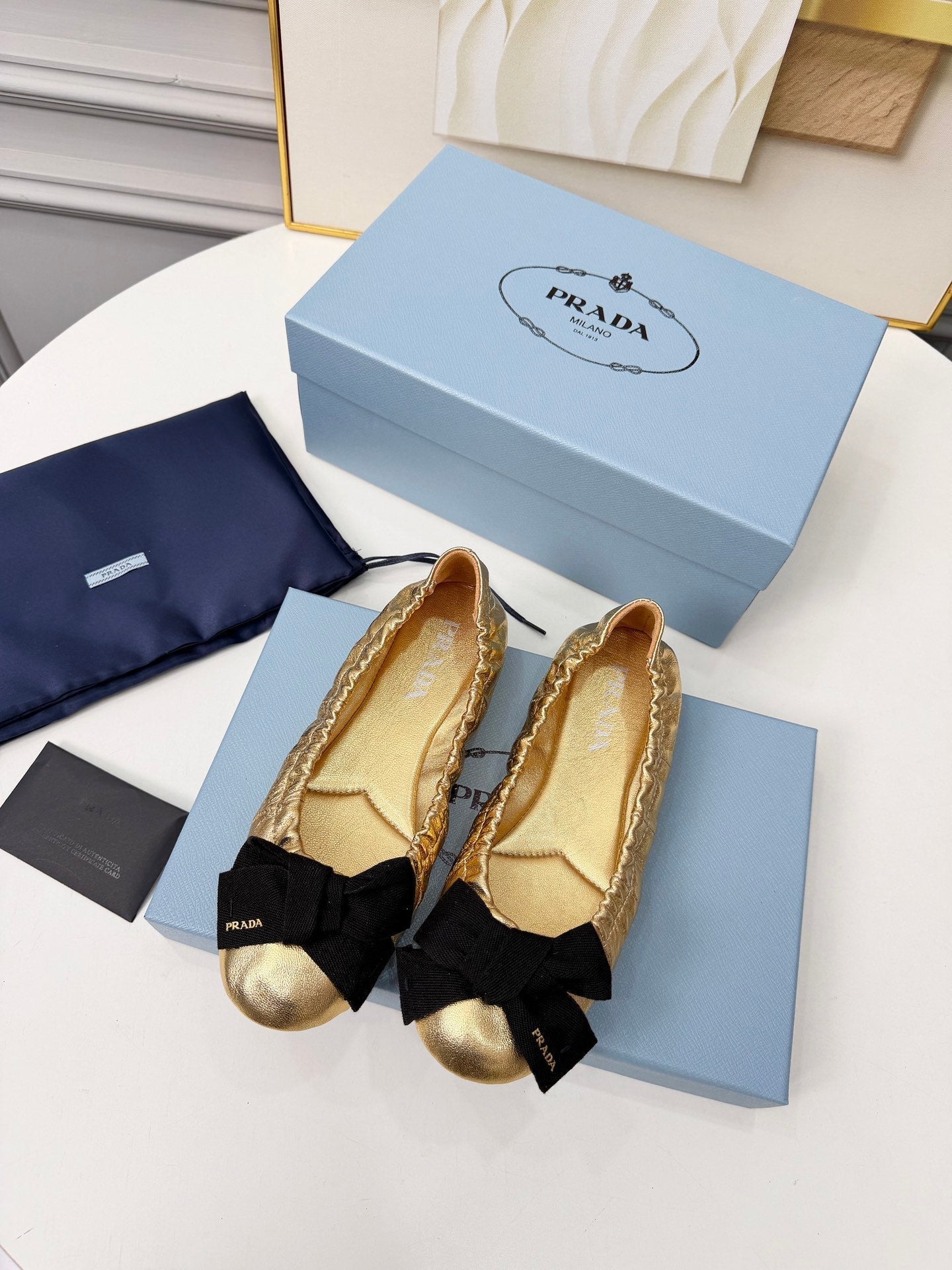 БАЛЕТКИ PRADA 26S ЗІ ШКІРИ ТЕЛЯТИ З БАНТОМ ЗОЛОТОГО КОЛЬОРУ