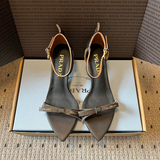 БОСОНІЖКИ PRADA 26S НА ВИСОКИХ ПІДБОРАХ (60 ММ) З ГОСТРИМ НОСКОМ ТА РЕМІНЦЯМИ З ТЕМНО-КОРИЧНЕВОЇ ТЕЛЯЧОЇ ШКІРИ