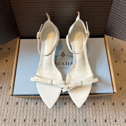 Босоніжки PRADA 26S на підборах 60 мм із гострим носком та ремінцями, з телячої шкіри кремово-білого кольору