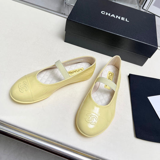 CHANEL 26S БАЛЕТКИ МЕРІ ДЖЕЙН ЗІ СВІТЛО-ЖОВТОЇ ТЕЛЯЧОЇ ШКІРИ