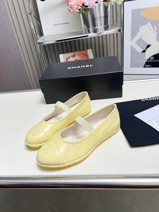 CHANEL 26S БАЛЕТКИ МЕРІ ДЖЕЙН ЗІ СВІТЛО-ЖОВТОЇ ТЕЛЯЧОЇ ШКІРИ