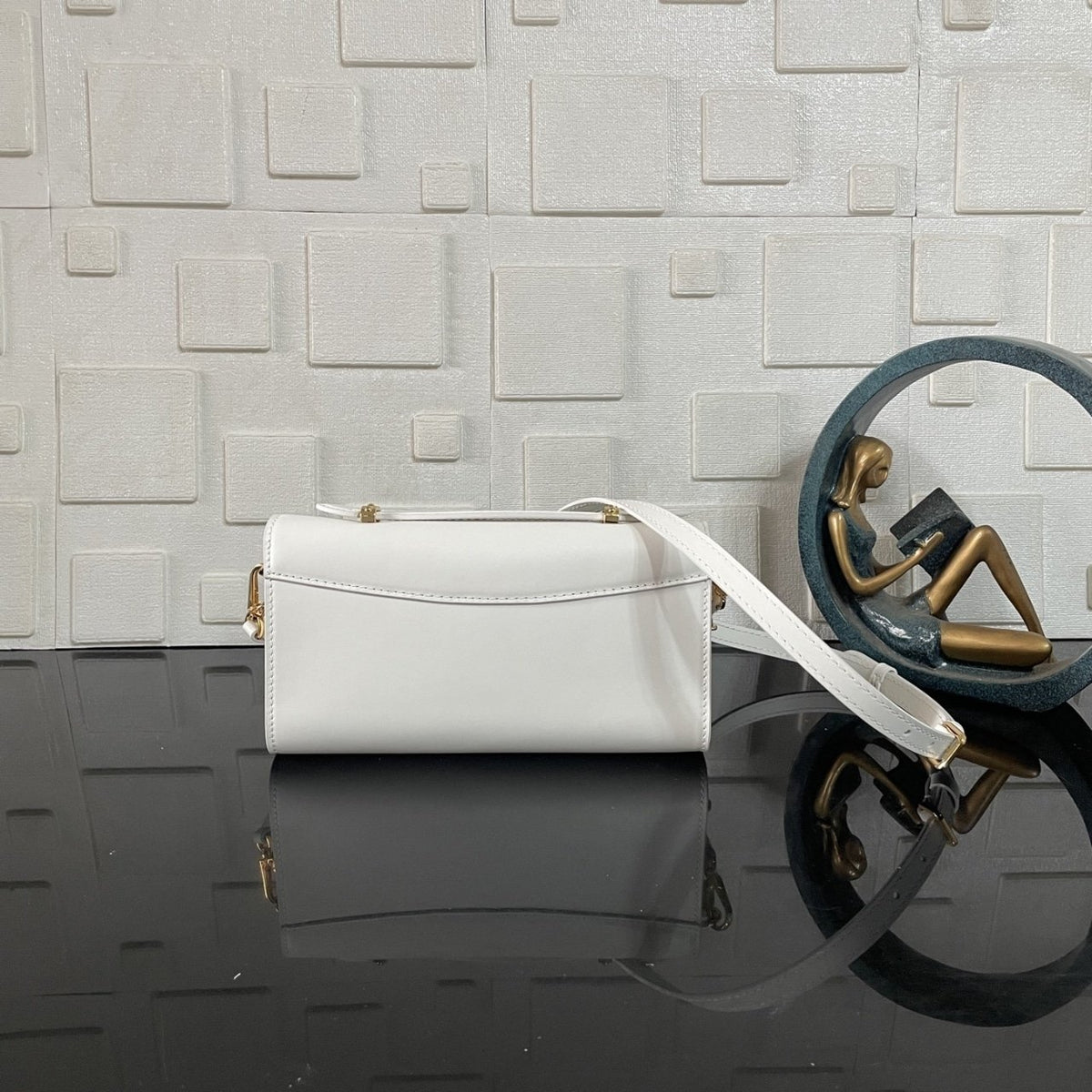 Super Vip 1:1 – Louis Vuitton Wallet On Chain Capucines Snow 23Cm M12265