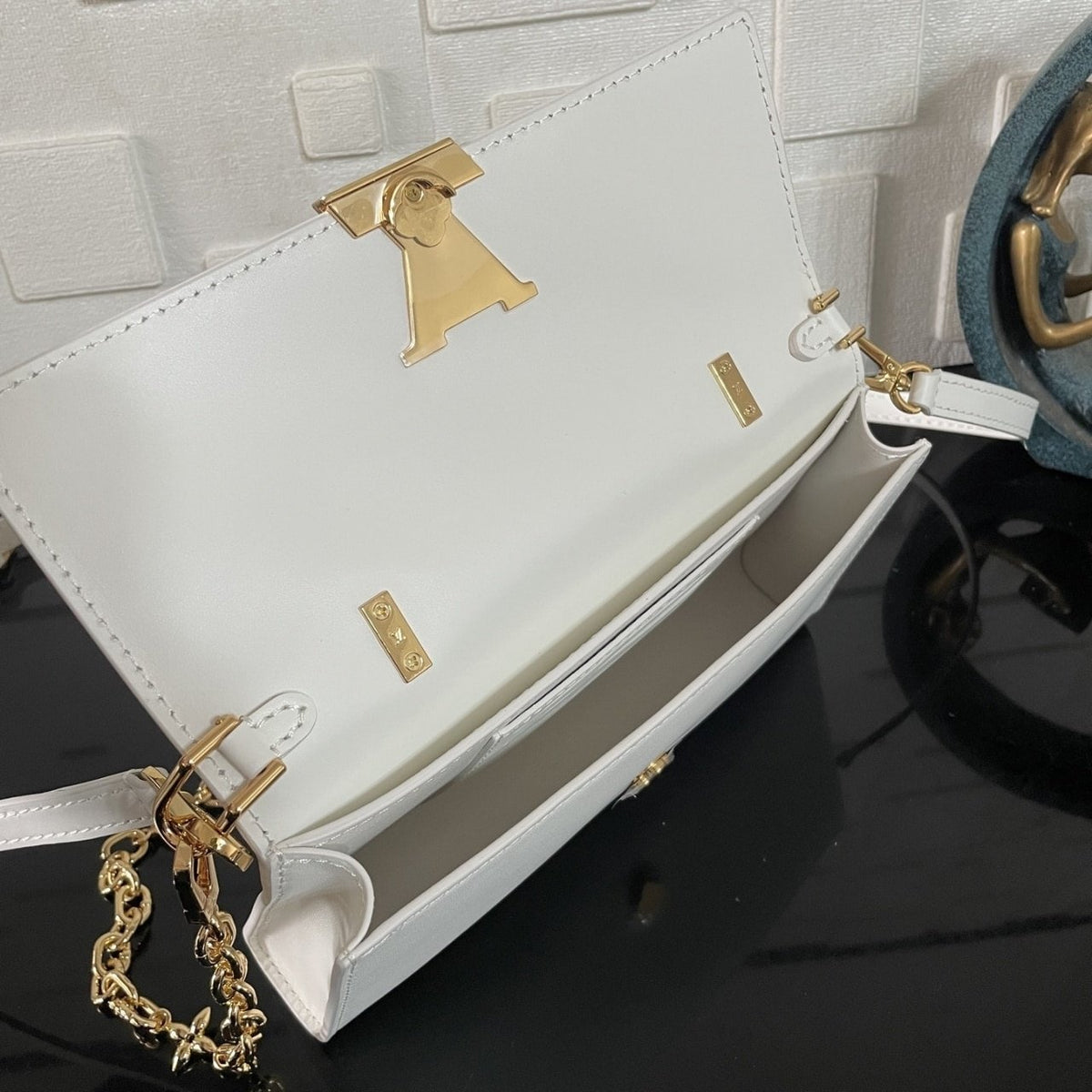 Super Vip 1:1 – Louis Vuitton Wallet On Chain Capucines Snow 23Cm M12265