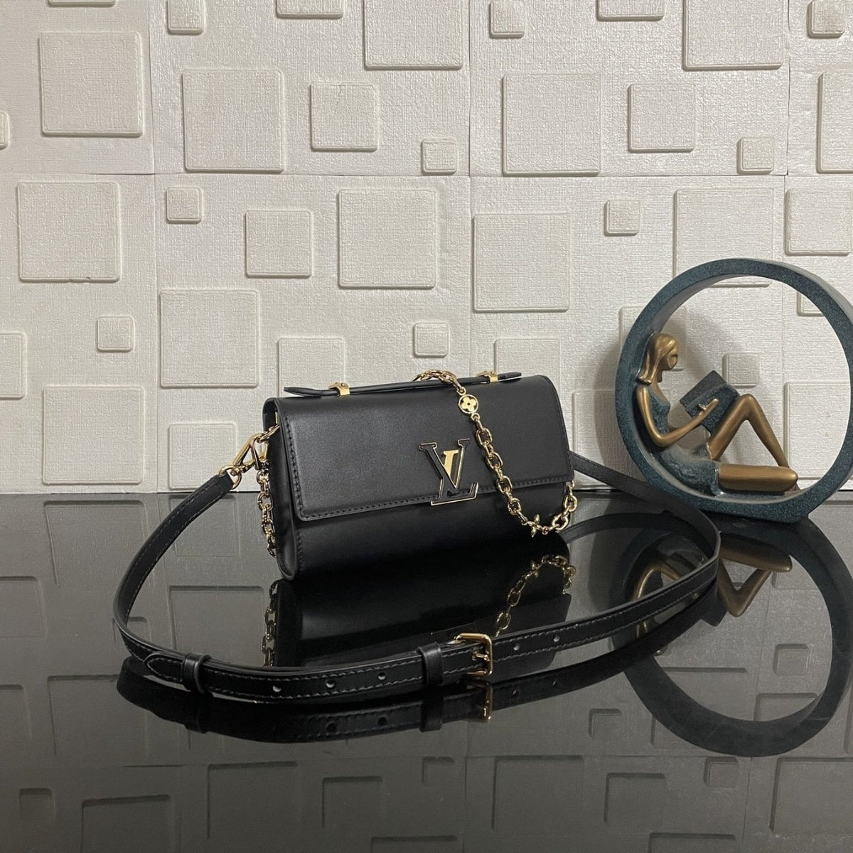 Super Vip 1:1 – Louis Vuitton Wallet On Chain Capucines Black 23Cm