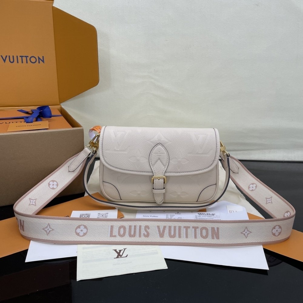Super Vip 1:1 – Louis Vuitton Diane Bag Creme 23Cm M46388