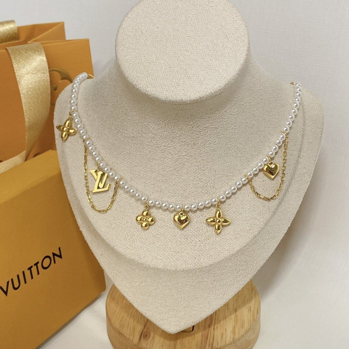 Louis Vuitton Blooming Pearls Necklace Gold M02388