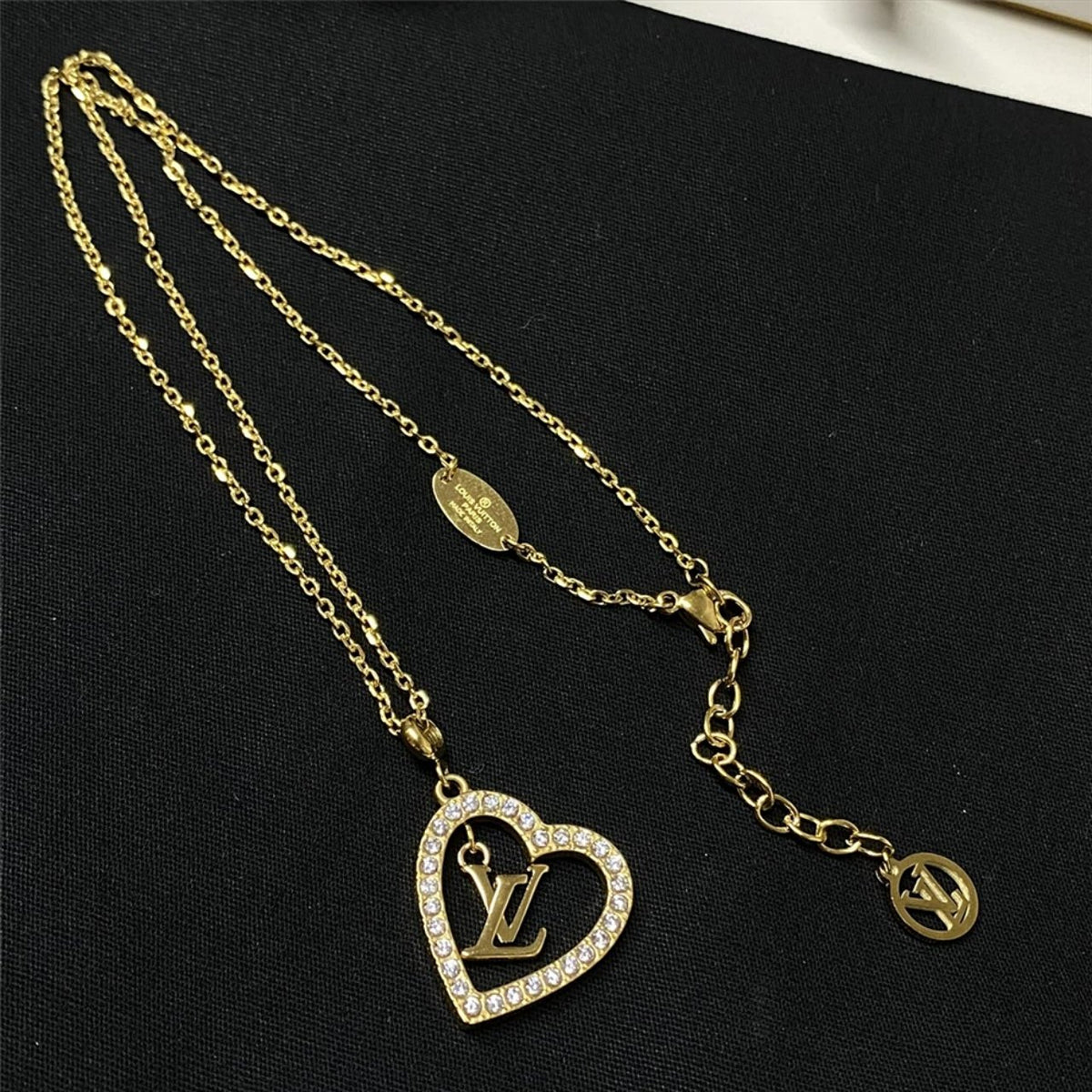 Louis Vuitton My LV Heart Necklace Gold M02389