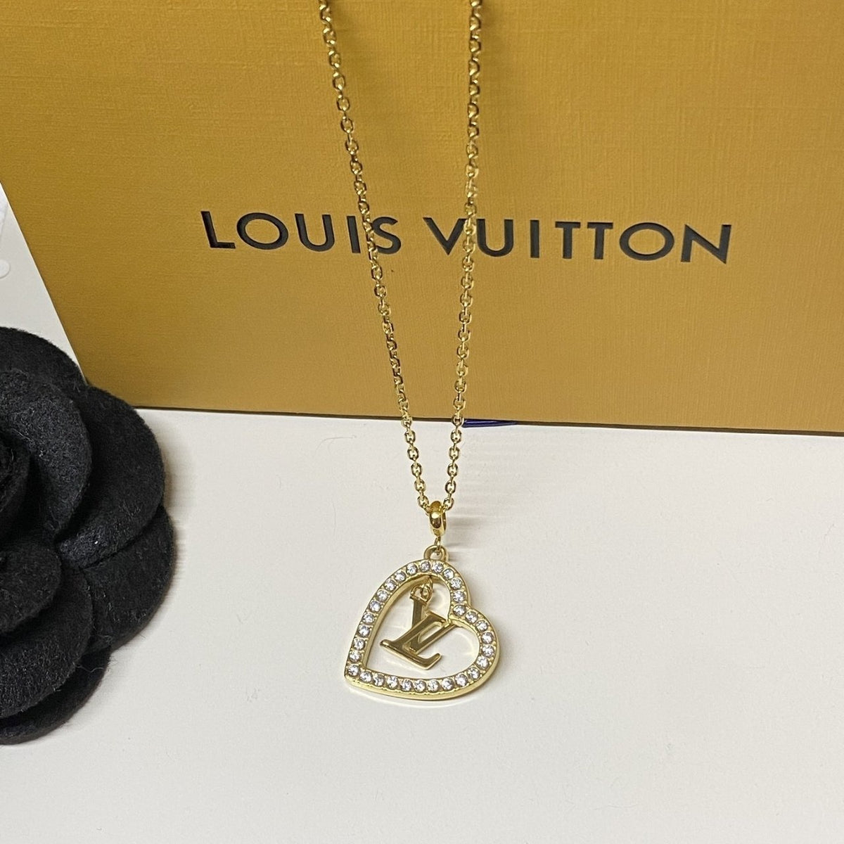 Louis Vuitton My LV Heart Necklace Gold M02389