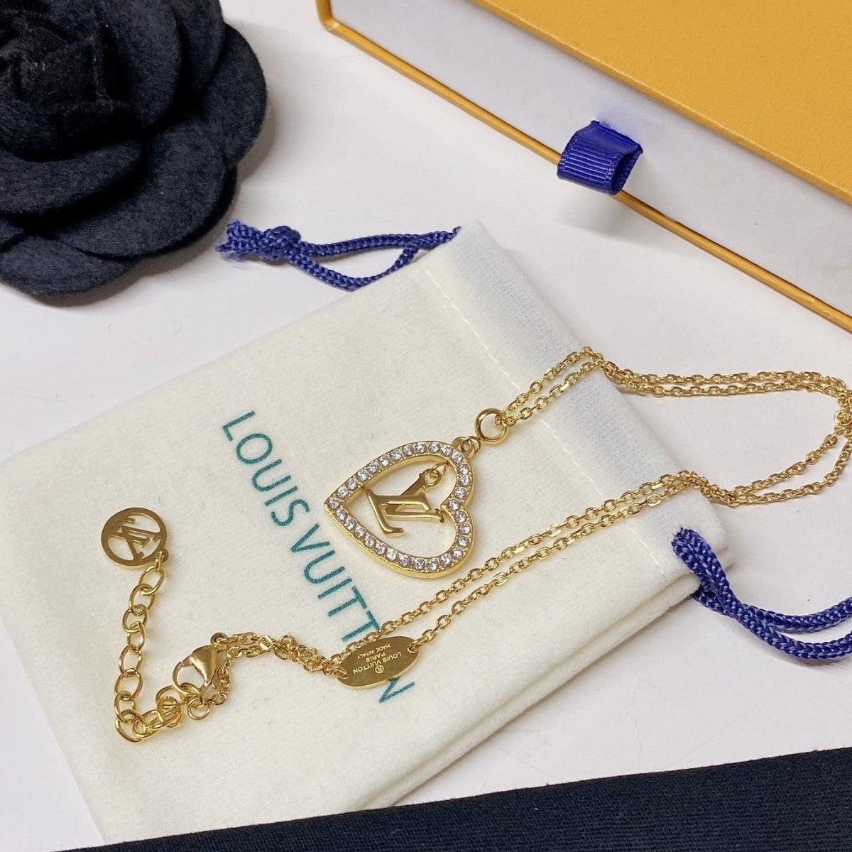 Louis Vuitton My LV Heart Necklace Gold M02389