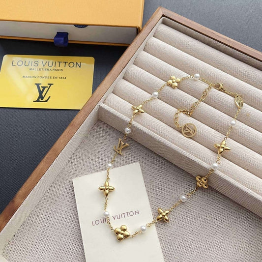 Louis Vuitton Louisa Necklace Gold M01610