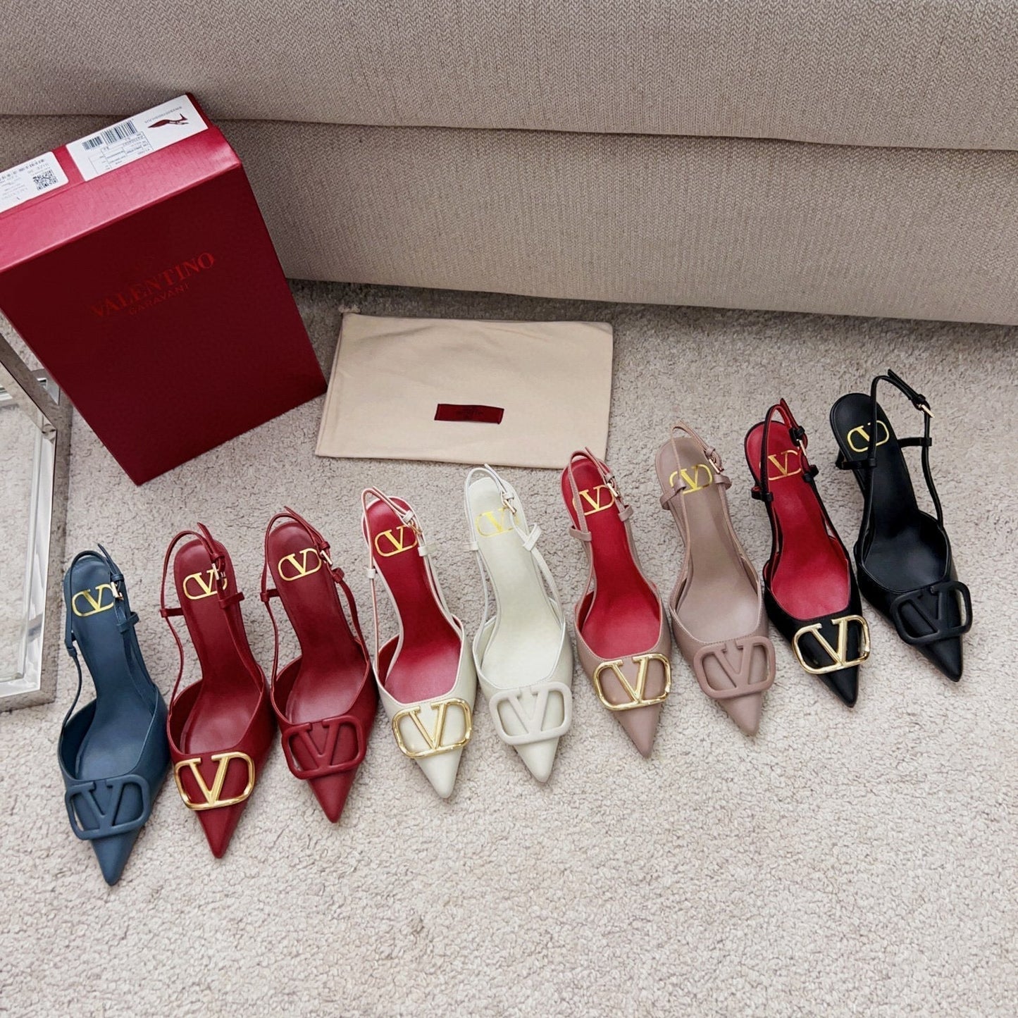VLOGO SIGNATURE BLACK CALFSKIN SLINGBACK PUMP - 35 / 40 mm