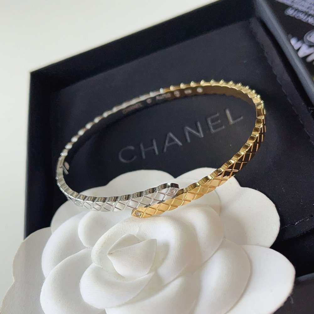 Chanel Coco Crush Gold Bangle