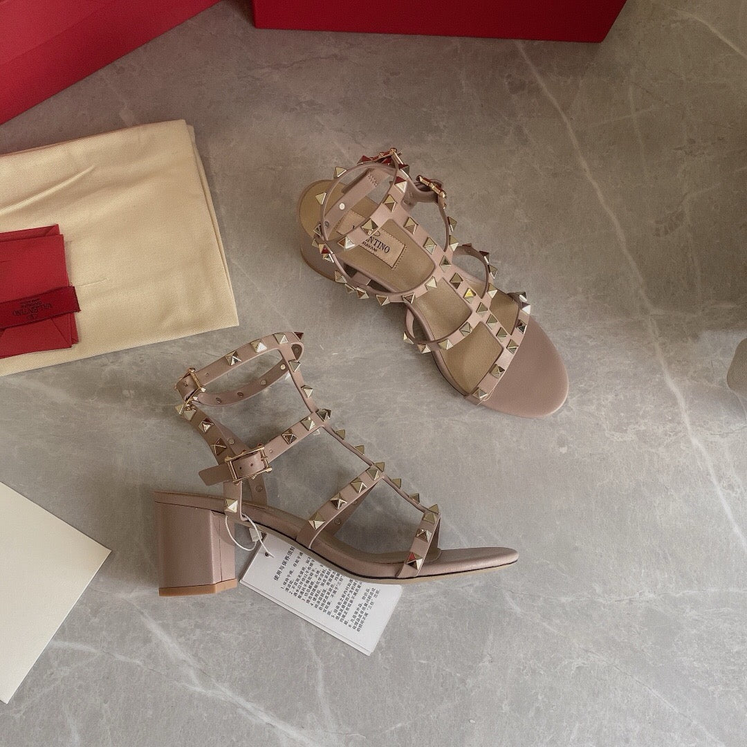 ROCKSTUD CALFSKIN ANKLE STRAP 60 SANDAL BEIGE - 35
