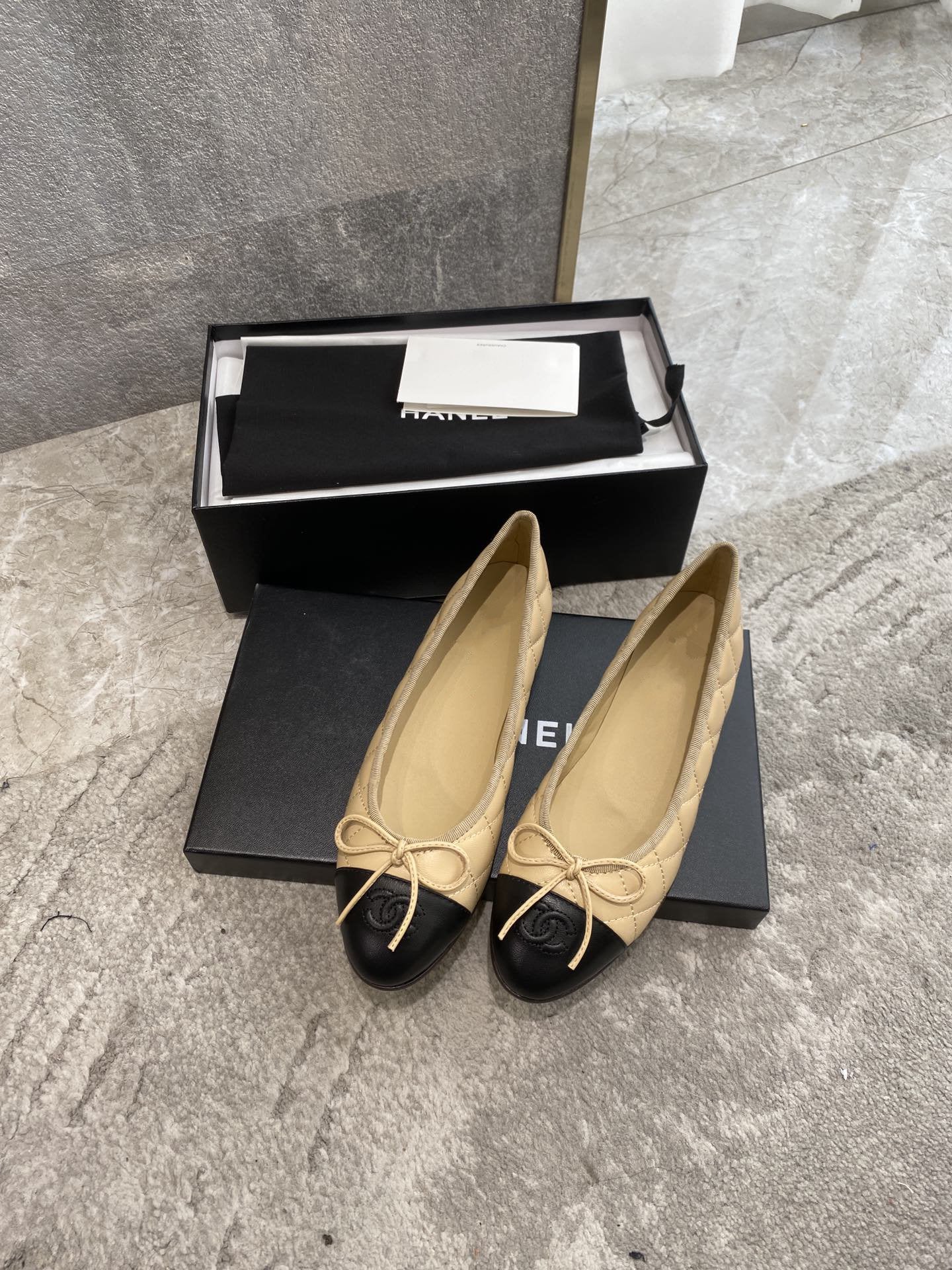 BALLET FLATS BEIGE BLACK QUILTED LAMBSKIN - 35