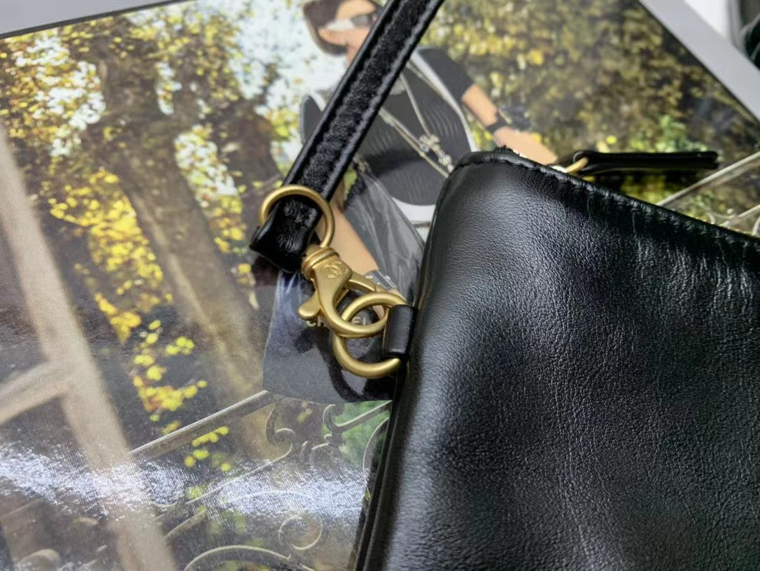CC HOBO BAG 22 BLACK LAMBSKIN GOLD HARDWARE - 35cm