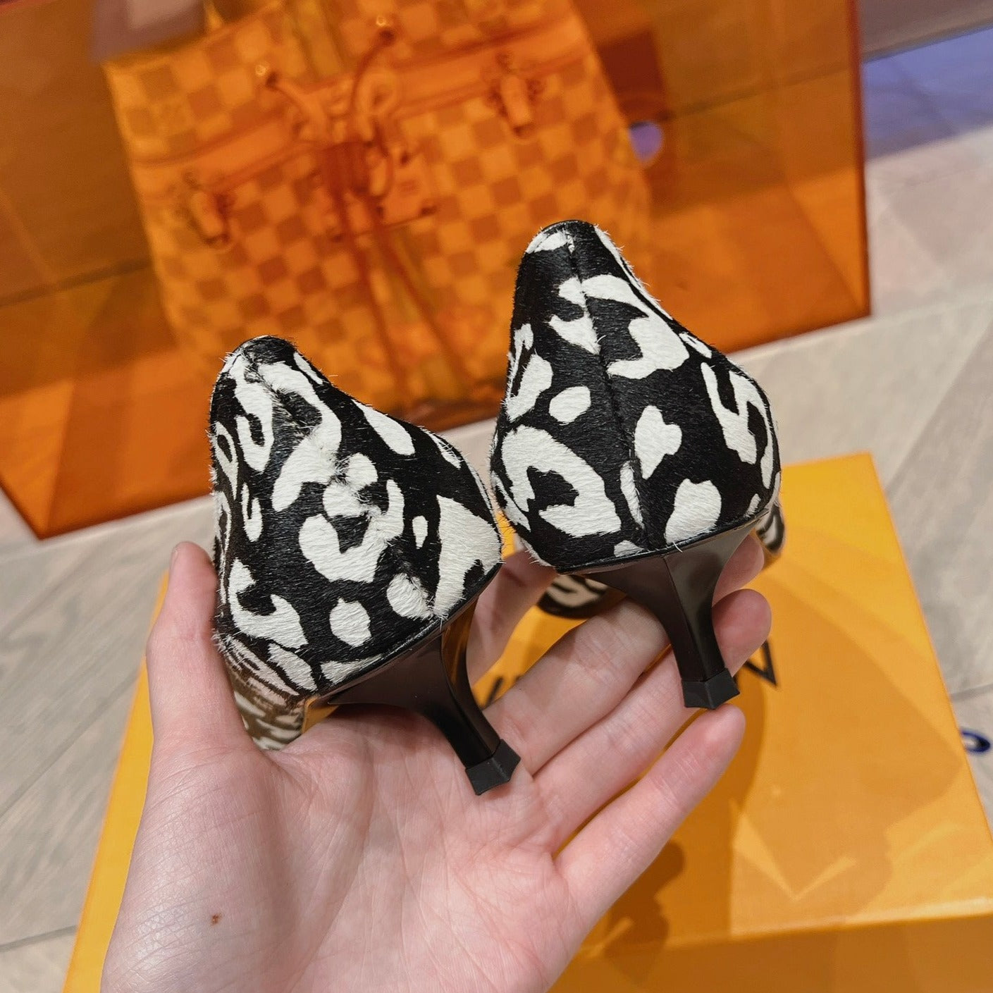 LV SINGLE LOW HEEL PUMP WHITE LEOPARD - 34