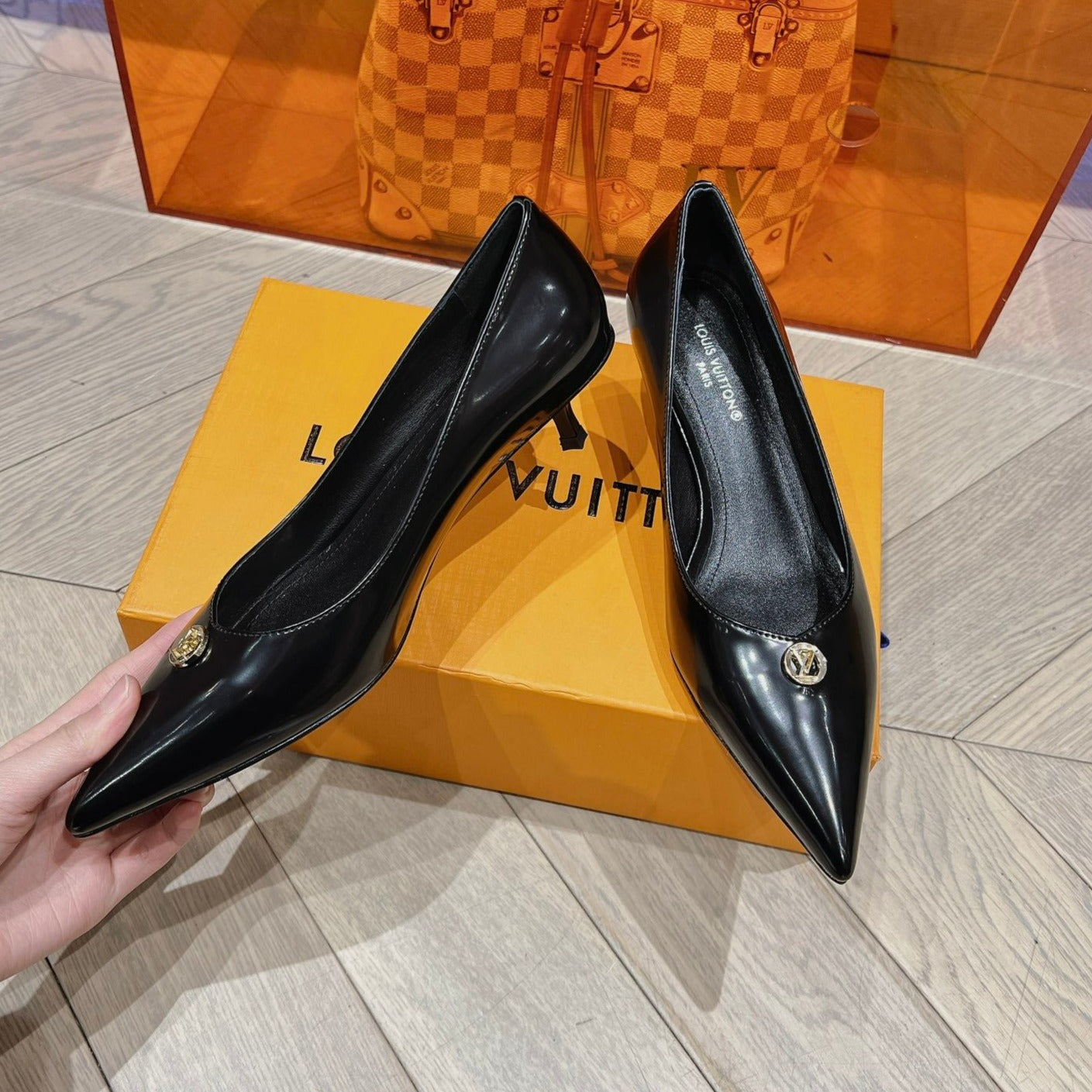 LV SINGLE LOW HEEL PUMP BLACK - 34