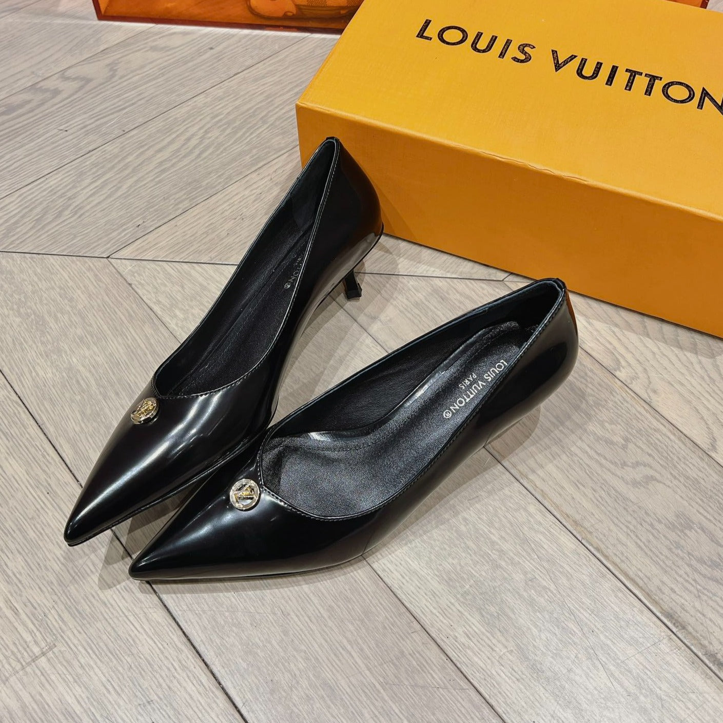 LV SINGLE LOW HEEL PUMP BLACK - 34