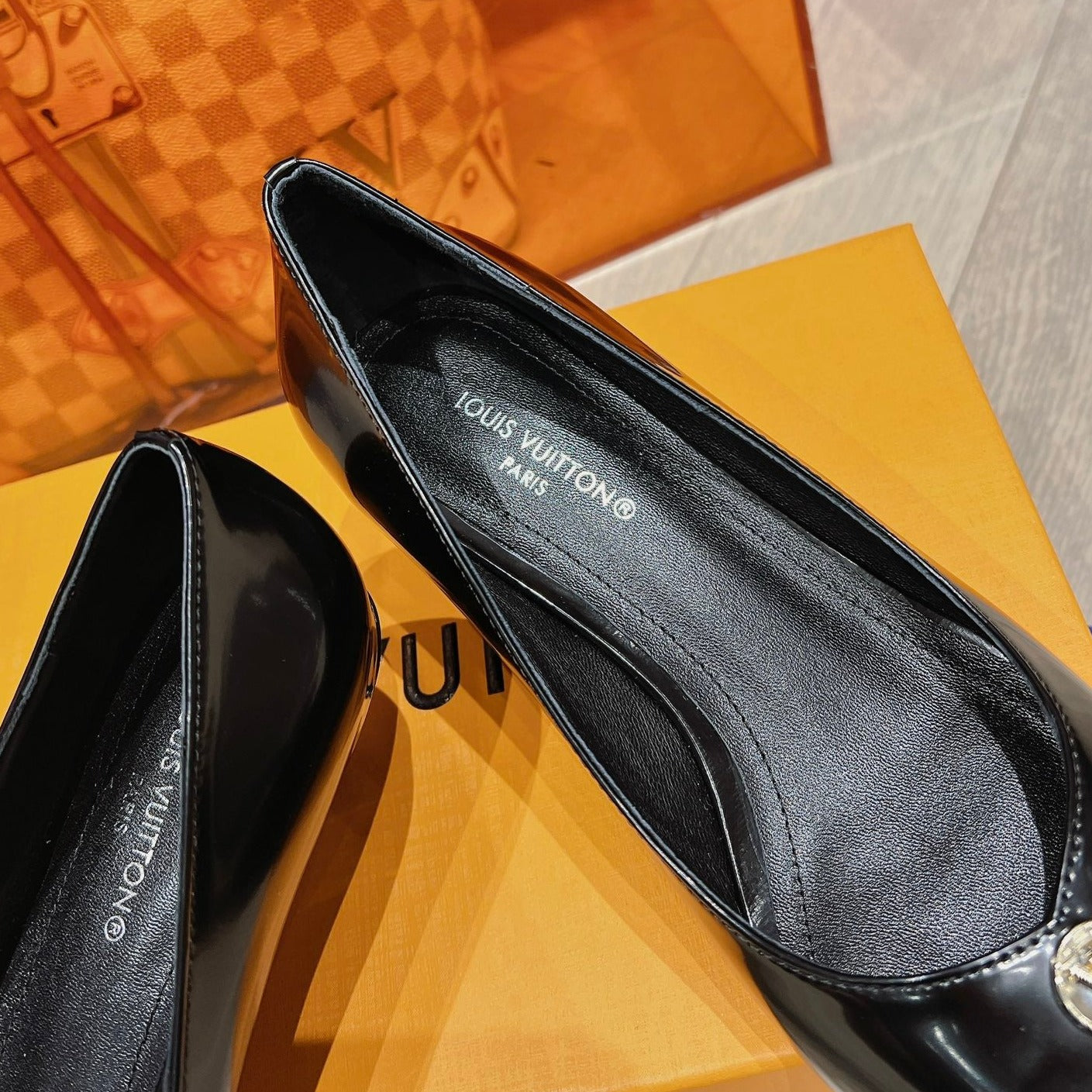 LV SINGLE LOW HEEL PUMP BLACK - 34