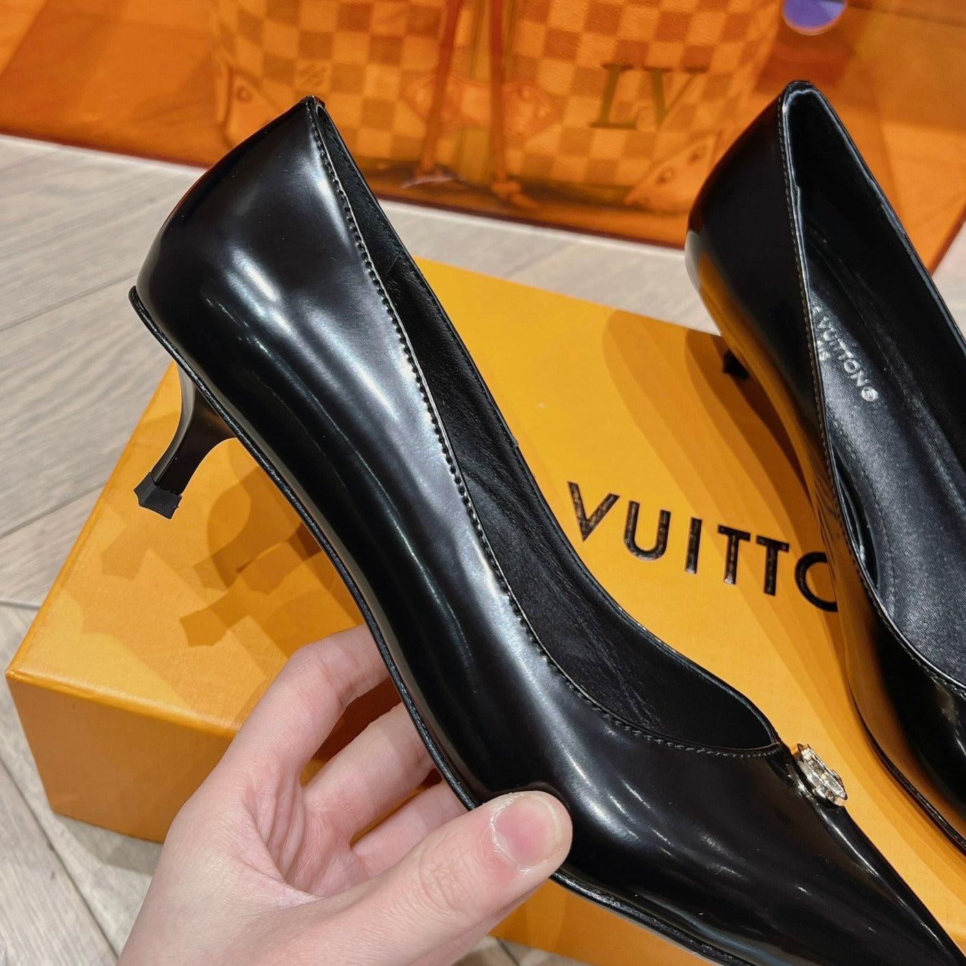 LV SINGLE LOW HEEL PUMP BLACK - 34