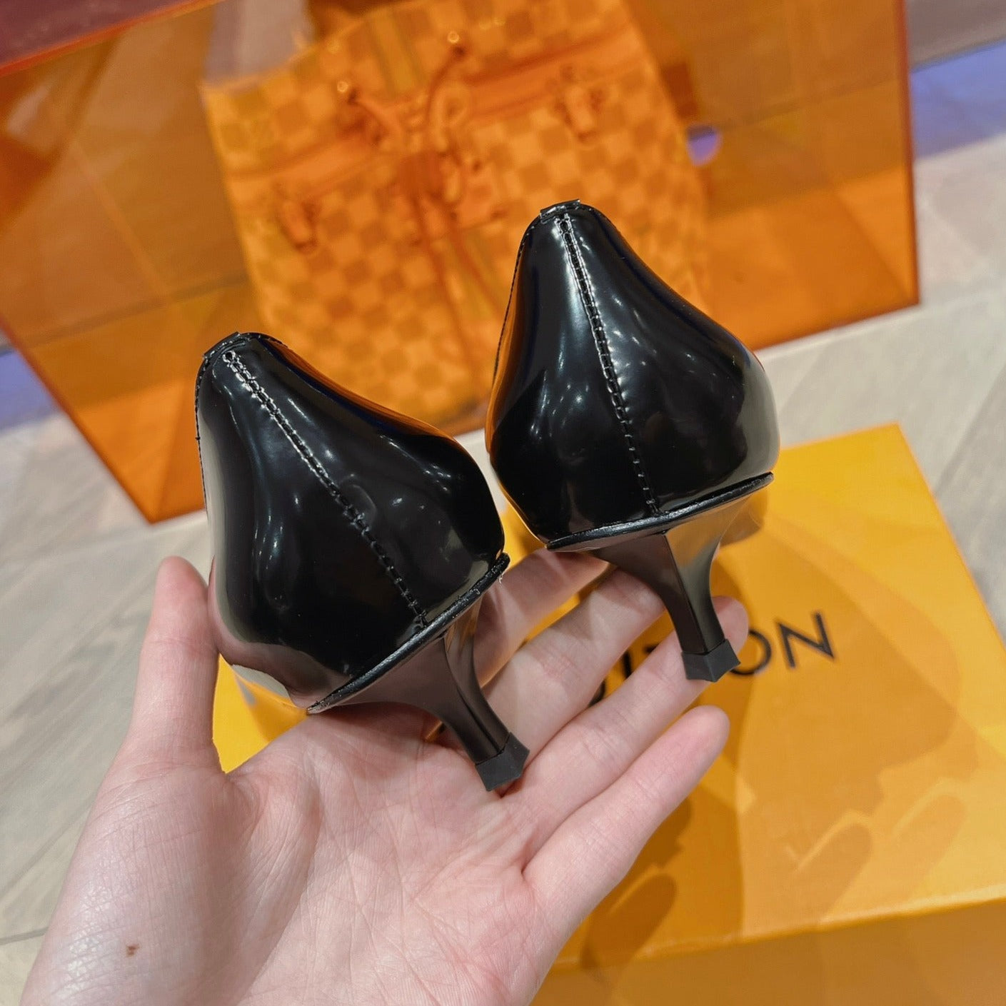 LV SINGLE LOW HEEL PUMP BLACK - 34
