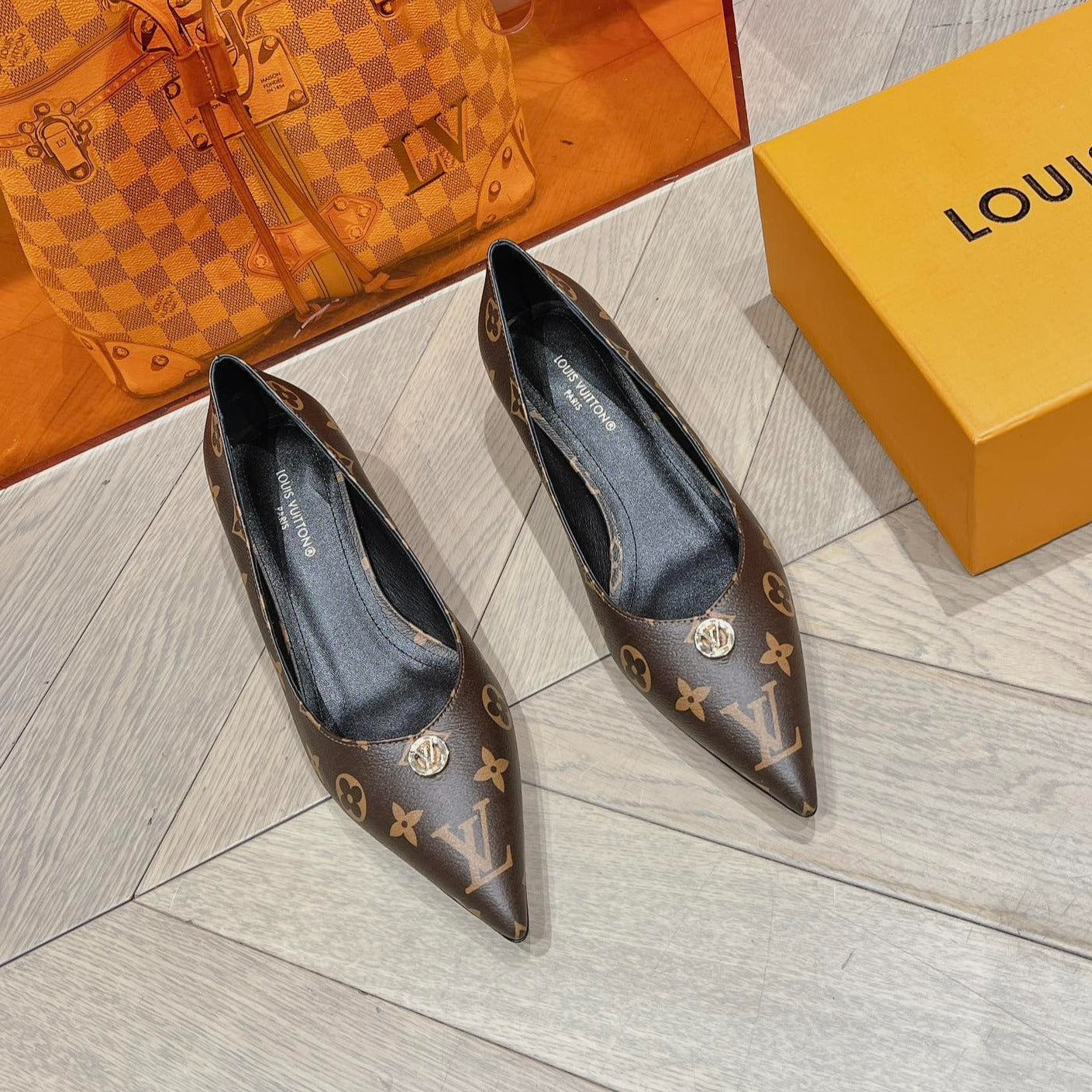 LV SINGLE LOW HEEL PUMP MONOGRAM CANVAS - 34