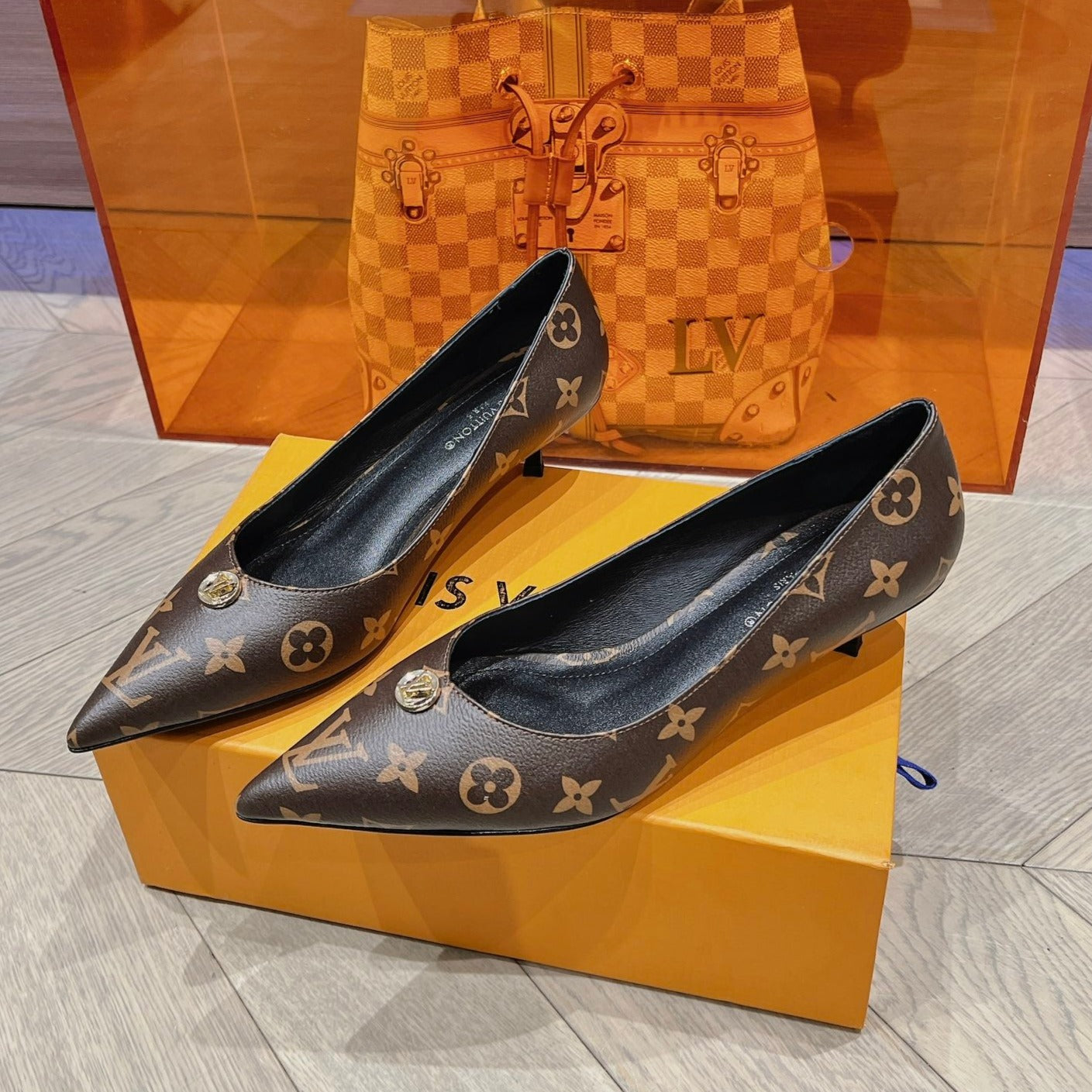 LV SINGLE LOW HEEL PUMP MONOGRAM CANVAS - 34
