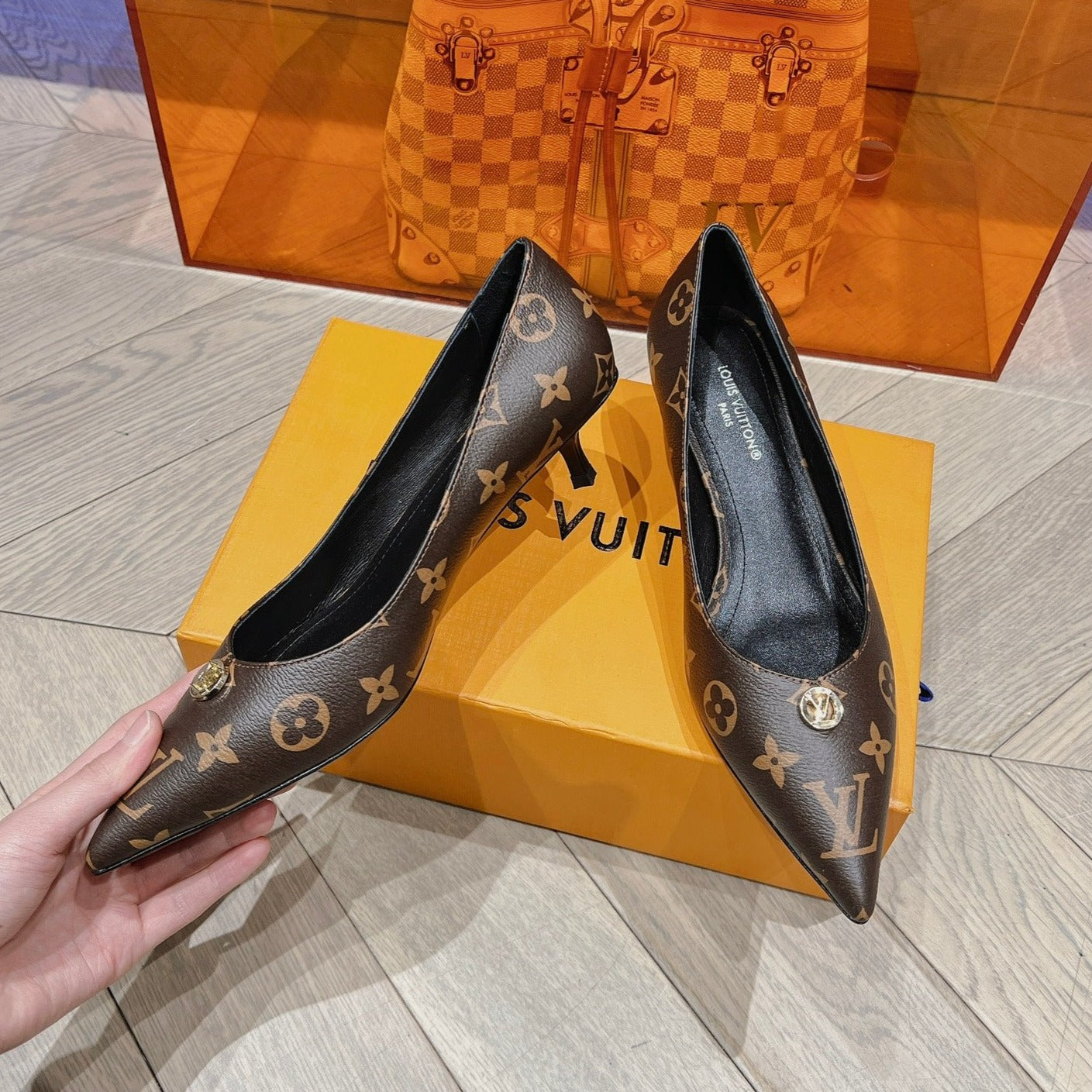 LV SINGLE LOW HEEL PUMP MONOGRAM CANVAS - 34