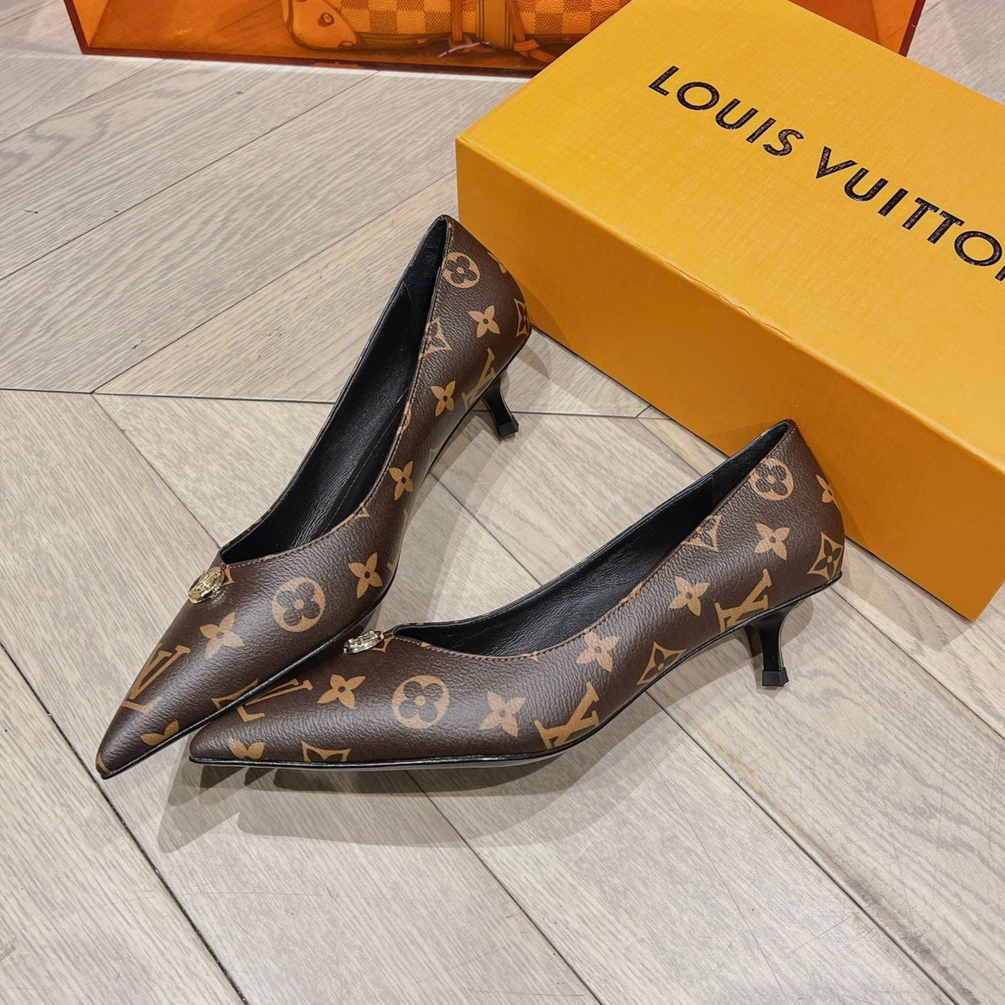LV SINGLE LOW HEEL PUMP MONOGRAM CANVAS - 34