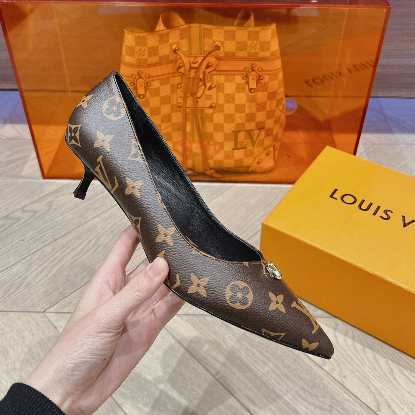 LV SINGLE LOW HEEL PUMP MONOGRAM CANVAS - 34