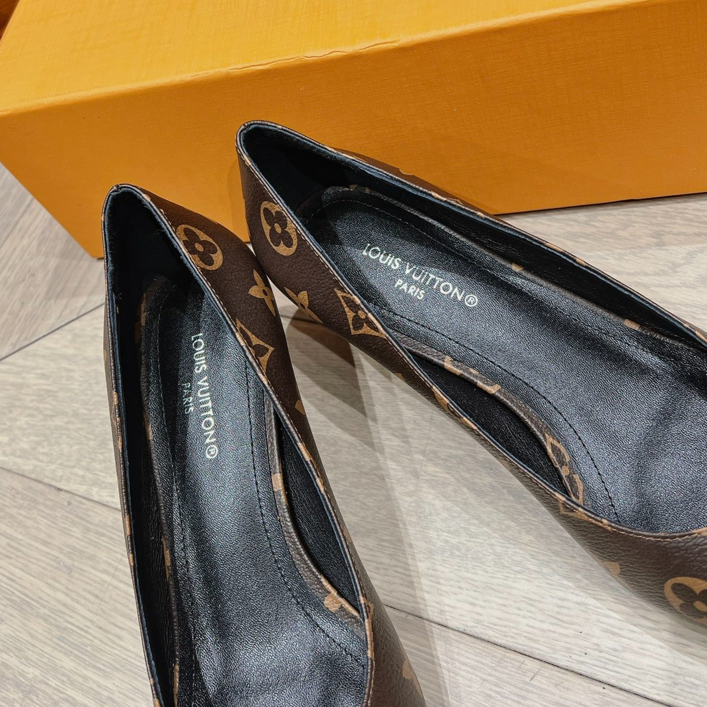 LV SINGLE LOW HEEL PUMP MONOGRAM CANVAS - 34