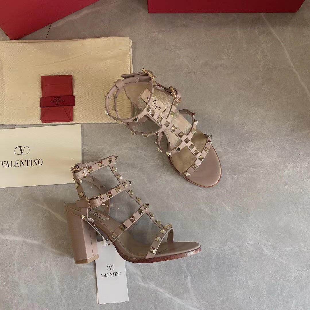 ROCKSTUD CALFSKIN ANKLE STRAP SANDAL 90 BEIGE - 35