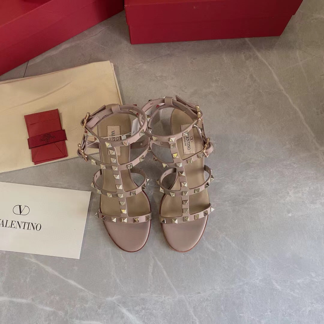 ROCKSTUD CALFSKIN ANKLE STRAP SANDAL 90 BEIGE - 35