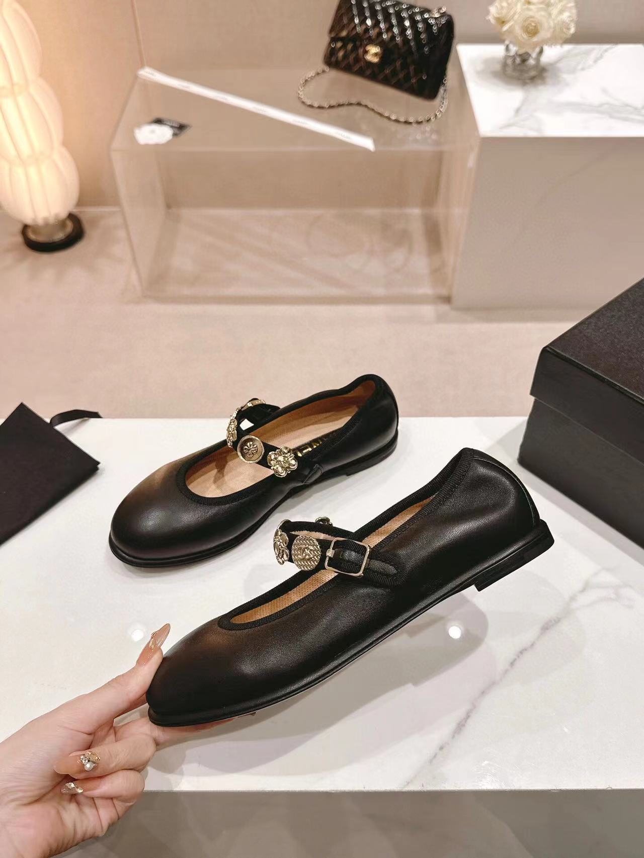 MARY JANE BLACK LAMBSKIN 24 - 35