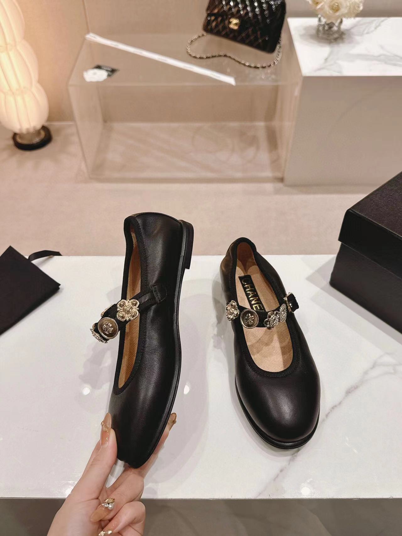 MARY JANE BLACK LAMBSKIN 24 - 35