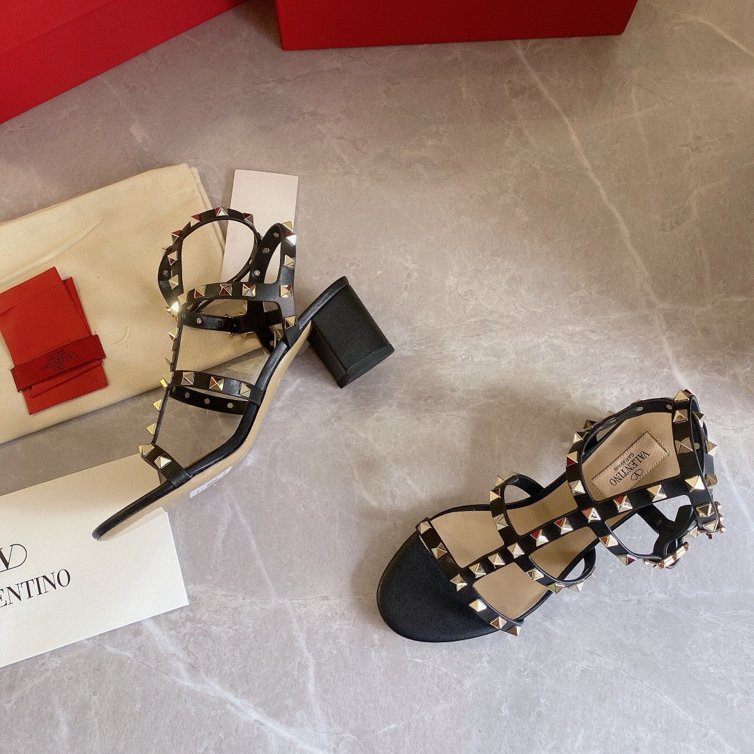 ROCKSTUD CALFSKIN ANKLE STRAP 60 SANDAL BLACK - 35