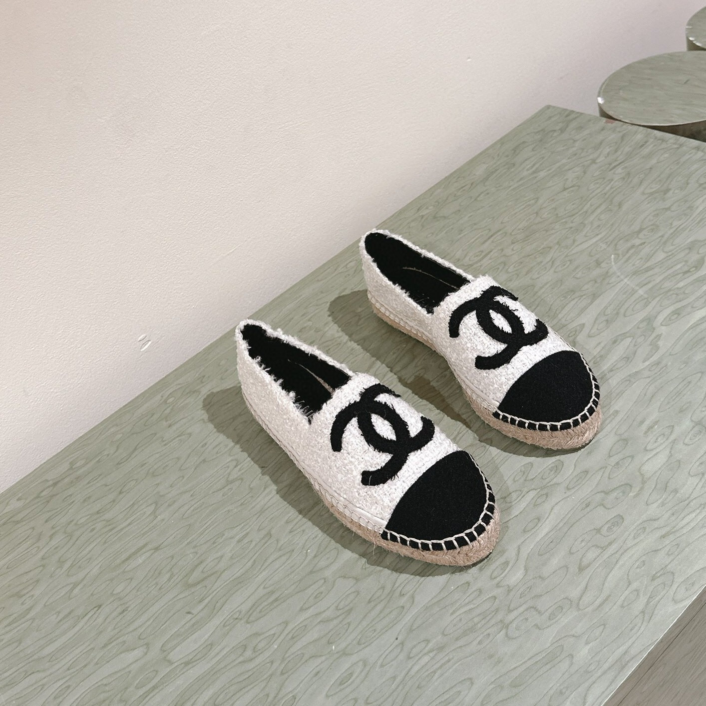 ESPADRILLES LOAFERS IN WHITE TWEED WITH BLACK LOGO - 34