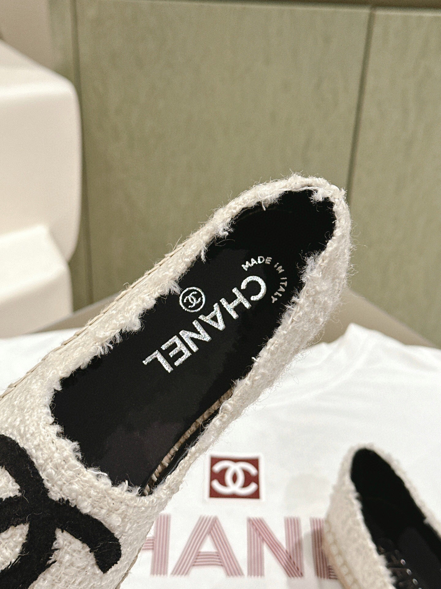 ESPADRILLES LOAFERS IN WHITE TWEED WITH BLACK LOGO - 34