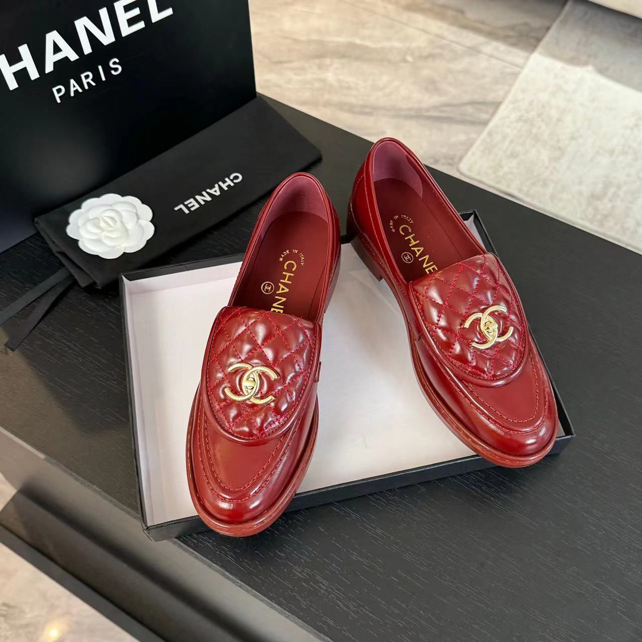 MOCCASINS RED QUILTED LAMBSKIN - 35