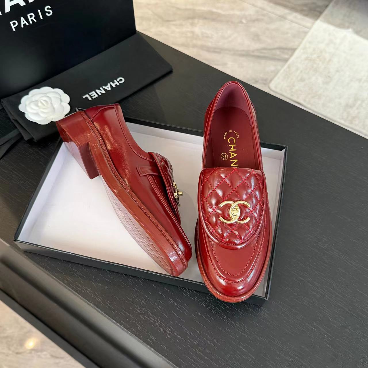MOCCASINS RED QUILTED LAMBSKIN - 35