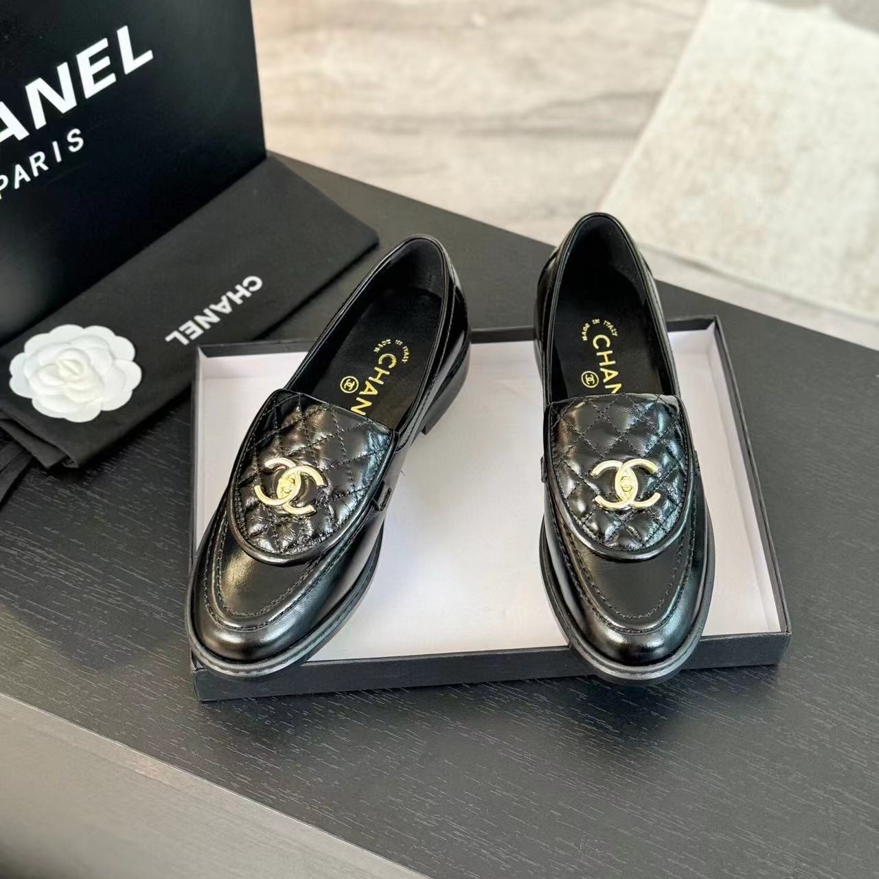 MOCCASINS BLACK QUILTED LAMBSKIN GOLD HARDWARE - 35